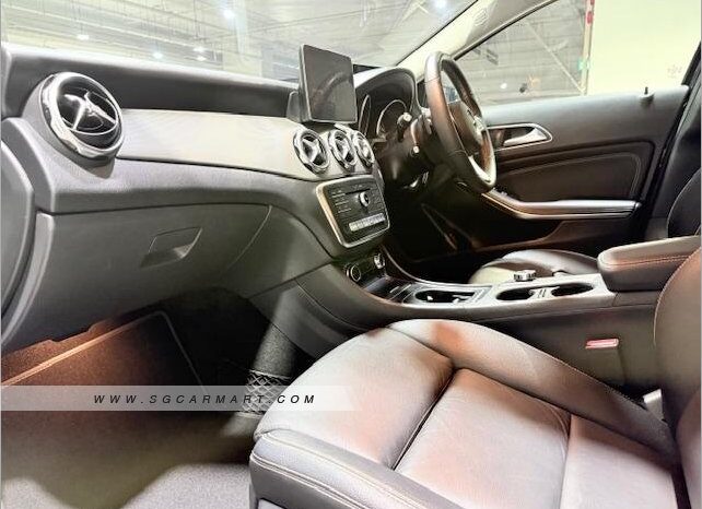
								Mercedes-Benz GLA-Class GLA200 Urban Edition full									